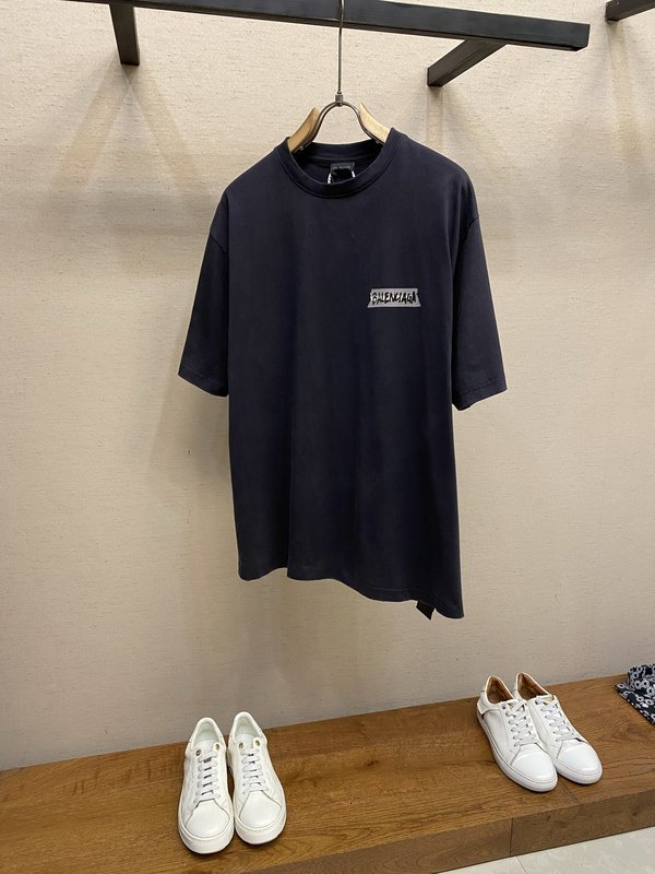 발렌시아가 빈티지 워싱 라운드 티셔츠 001-186157