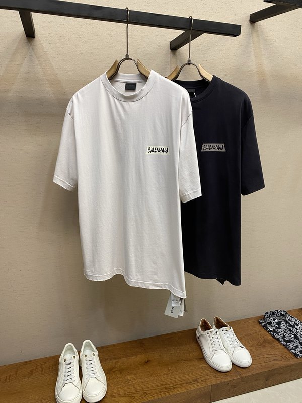발렌시아가 빈티지 워싱 라운드 넥 반팔 티셔츠 001-186158