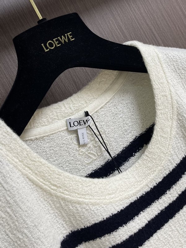 Loewe 경량 울 라운드 넥 자수 니트 티셔츠 001-186186