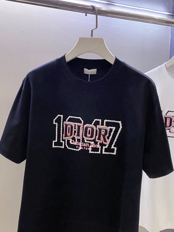 1947 입체 스팽글 자수 반팔 티셔츠 001-186394