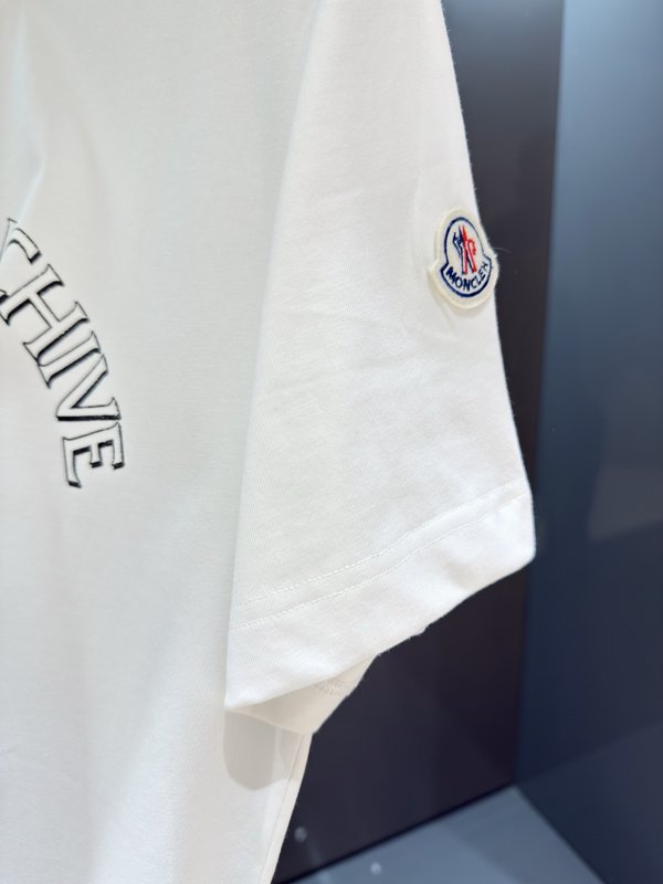 Moncler 남성 라운드넥 자수 반팔 티셔츠 001-186412
