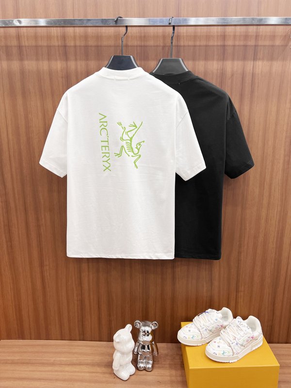 아크테릭스 입체 실리콘 로고 반팔 티셔츠 001-186629