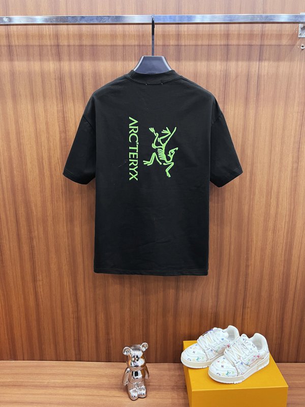 아크테릭스 입체 실리콘 로고 반팔 티셔츠 001-186630