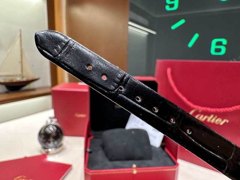 까르띠에 바뇨아르 쿼츠 시계 001-187772