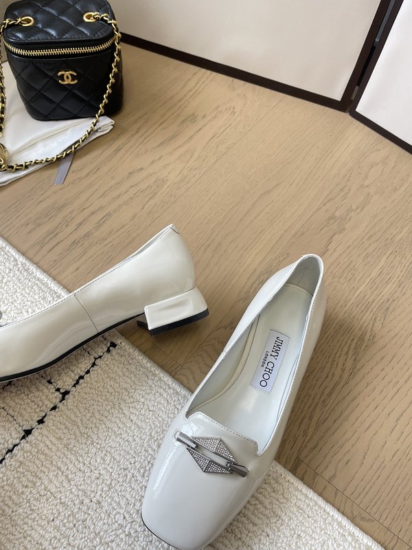 Jimmy Choo 양가죽 플라워 장식 뾰족코 플랫 슈 001-188106