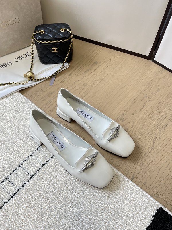 Jimmy Choo 양가죽 플라워 장식 뾰족코 플랫 슈 001-188106