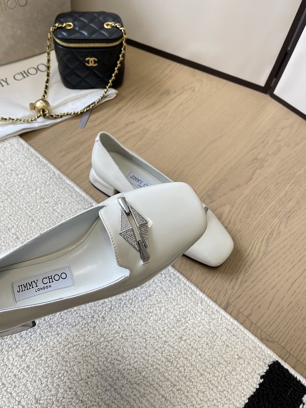 Jimmy Choo 양가죽 플라워 장식 뾰족코 플랫 슈 001-188106
