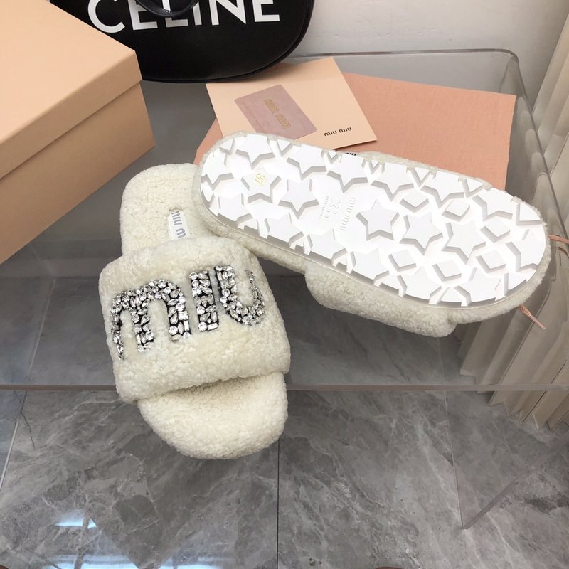 미우미우 다이아몬드 버클 퍼 슬리퍼 001-188269