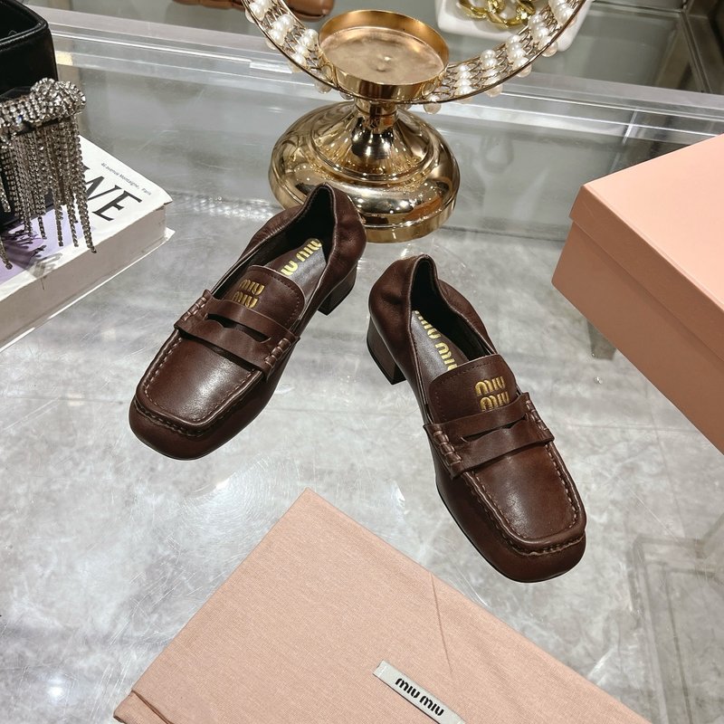 미우미우早春신상 메리제인 발레리나 하이힐 원피스 001-188304