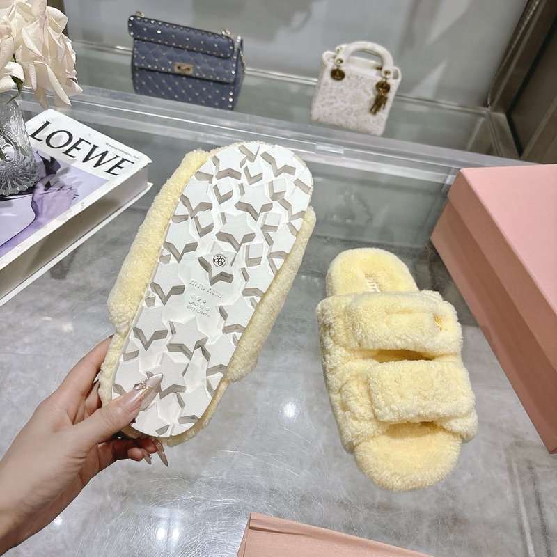 MIUMIU 클래식 가을 겨울 레터 퍼 슬리퍼 001-188345