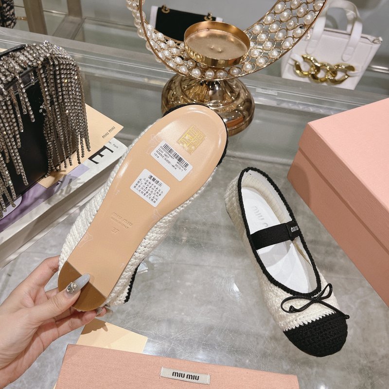 미우미우 새틴 발레리나 플랫 슈즈 001-188355