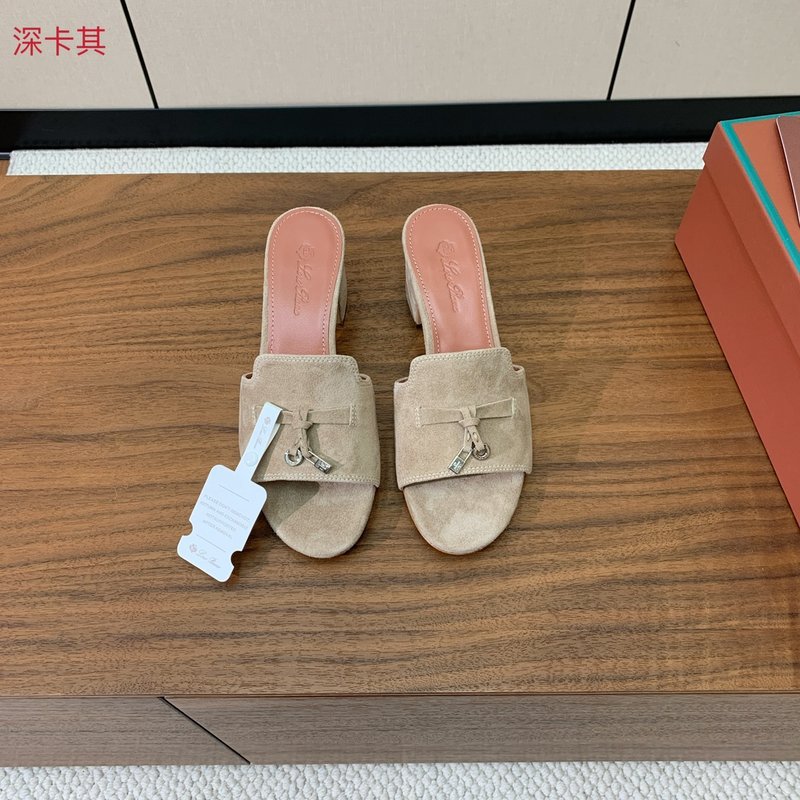 로로피아나 양가죽 미들힐 샌들 001-188403