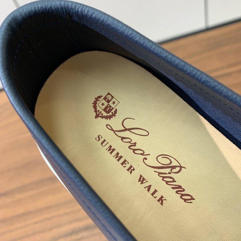 로로 피아나 빈티지 핸드 스티치 가죽 로퍼 001-188537