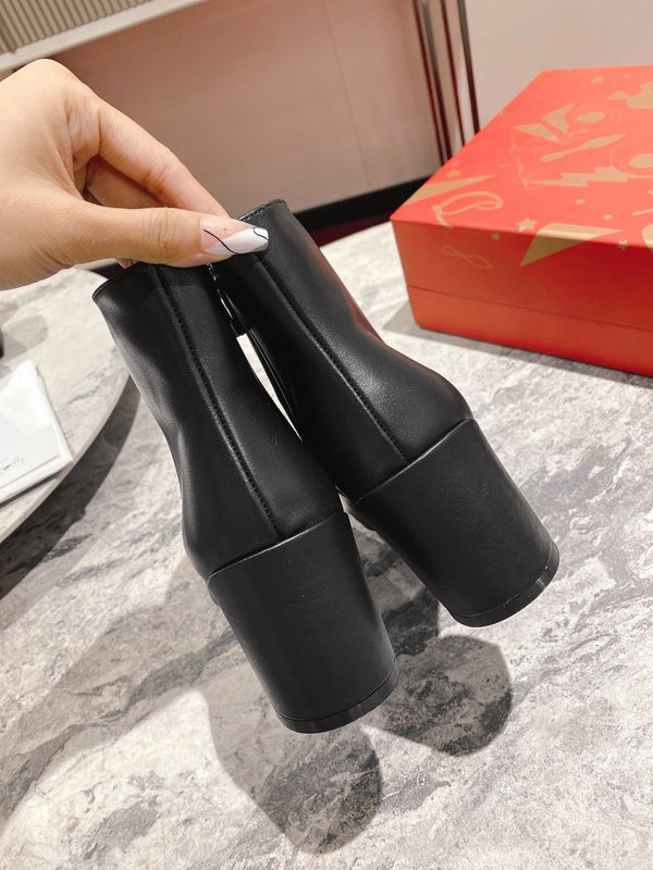 투렐라 블랙 송아지 가죽 블록 힐 앵클 부츠 001-188930