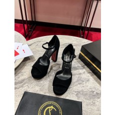 크리스찬 루부탱 블랙 에나멜 스트랩 힐 샌들 001-188955