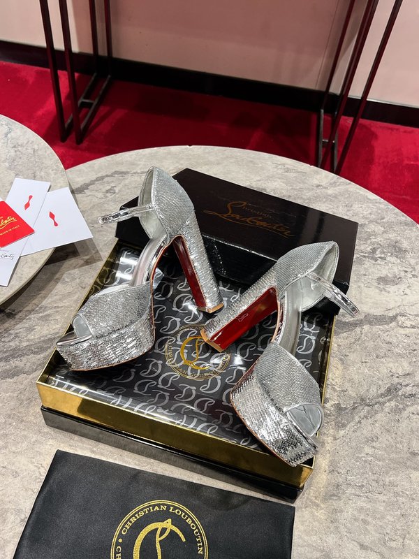 크리스찬 루부탱 블랙 에나멜 스트랩 힐 샌들 001-188956
