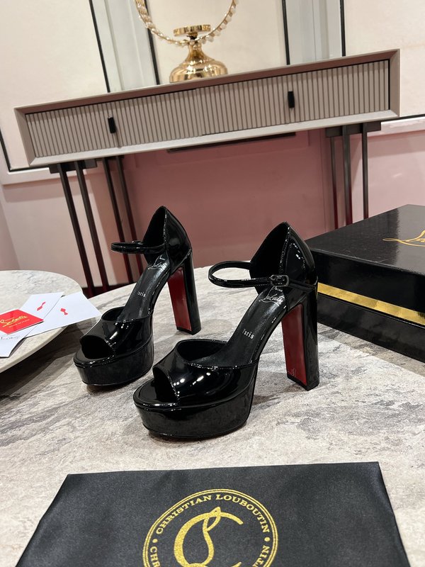 크리스찬 루부탱 블랙 에나멜 스트랩 하이힐 샌들 001-188957