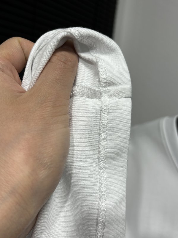 버버리 라운드넥 자수 반팔 티셔츠 001-189093