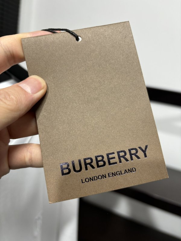 버버리 라운드넥 자수 반팔 티셔츠 001-189093