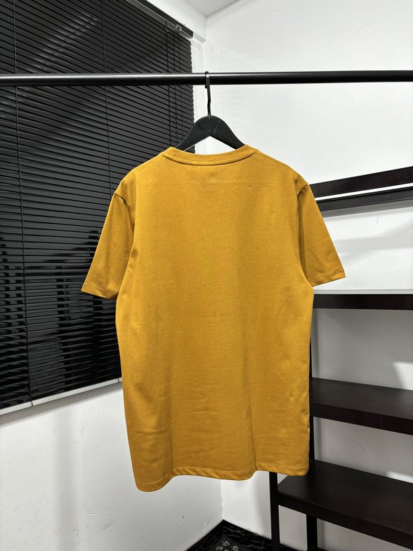 버버리 라운드넥 자수 반팔 티셔츠 001-189095
