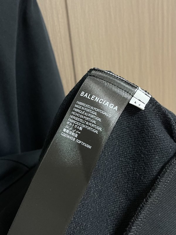 발렌시아가 로고 프린트 지퍼 후드 티셔츠 001-189460