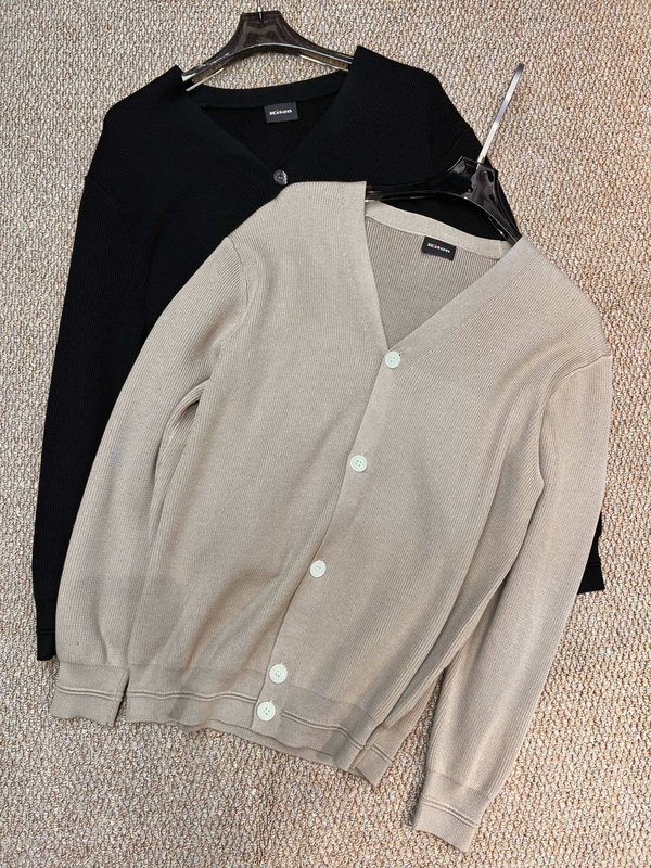 Kiton 남성 코튼 리오셀 블렌드 V 넥 니트 가디건 001-189898