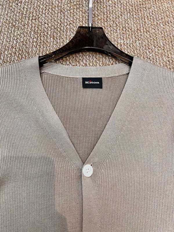 Kiton 남성 코튼 리오셀 블렌드 V 넥 니트 가디건 001-189898