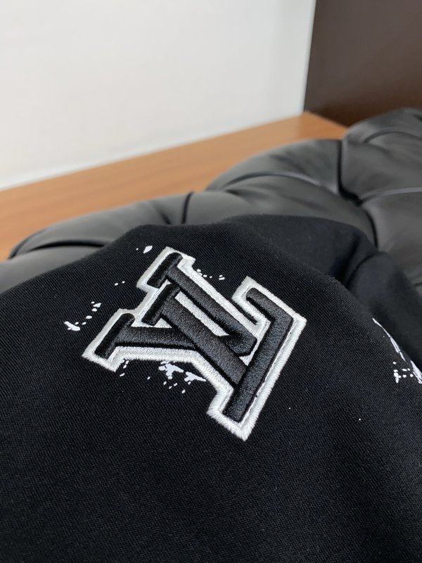 루이비통 남성 라운드넥 긴팔 티셔츠 001-190013