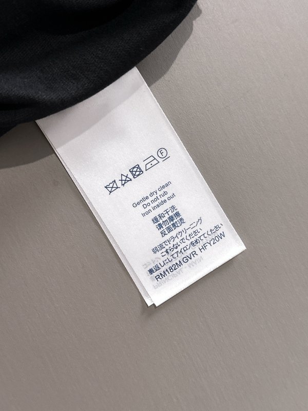 루이비통 남성 라운드넥 반팔 티셔츠 001-190296