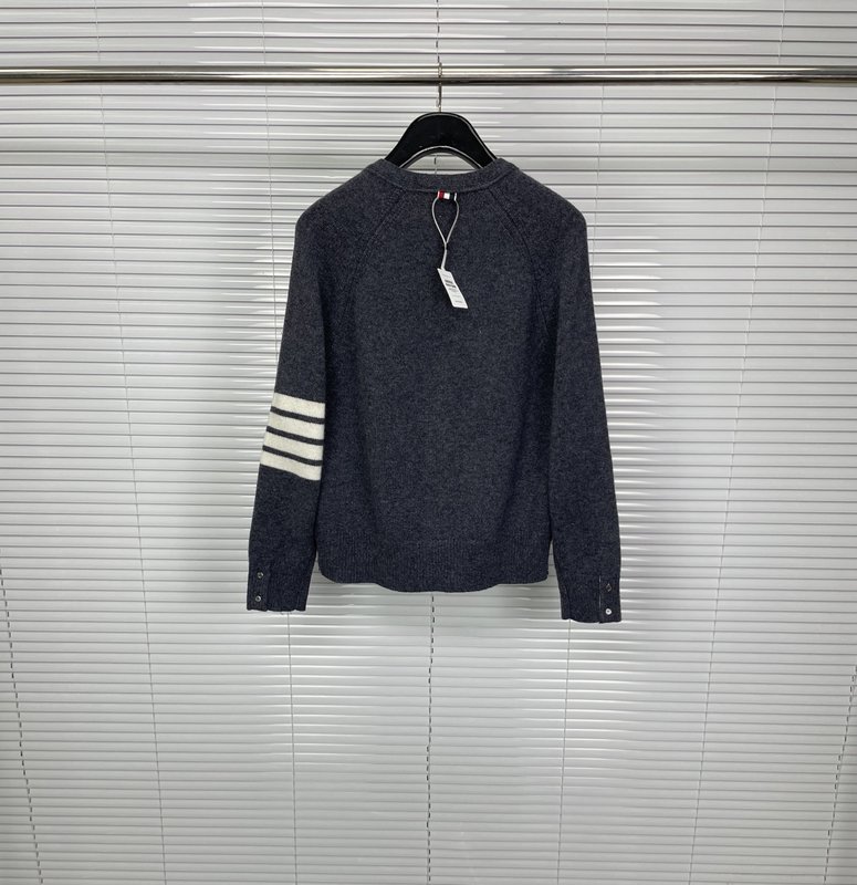 톰브라운 순모 V 넥 라글란 숏 기장 카디건 001-190825