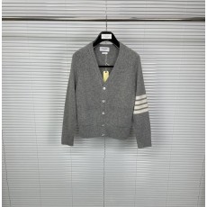 톰브라운 25SS 순모 V 넥 숏 카디건 001-190828