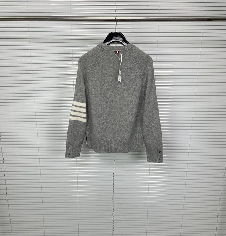 톰브라운 25SS 순모 V 넥 숏 카디건 001-190828