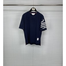 톰브라운 좌측 소매 라운드 넥 반팔 티셔츠 001-190873