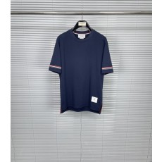 톰브라운 양쪽 소매 스트라이프 라운드 넥 반팔 티셔츠 001-190881