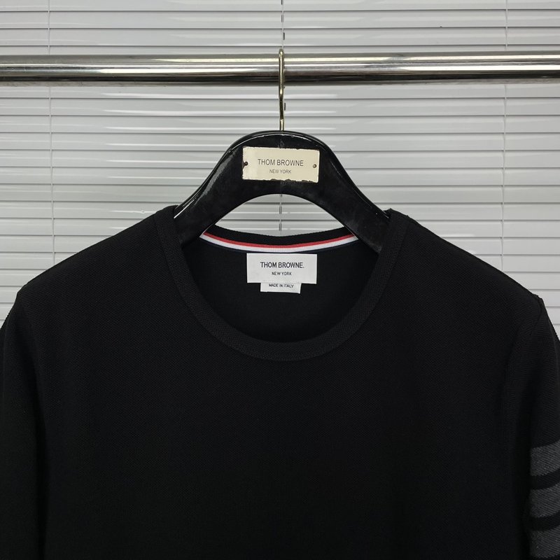 톰브라운 블랙 4 바 라운드넥 반팔 티셔츠 001-190932