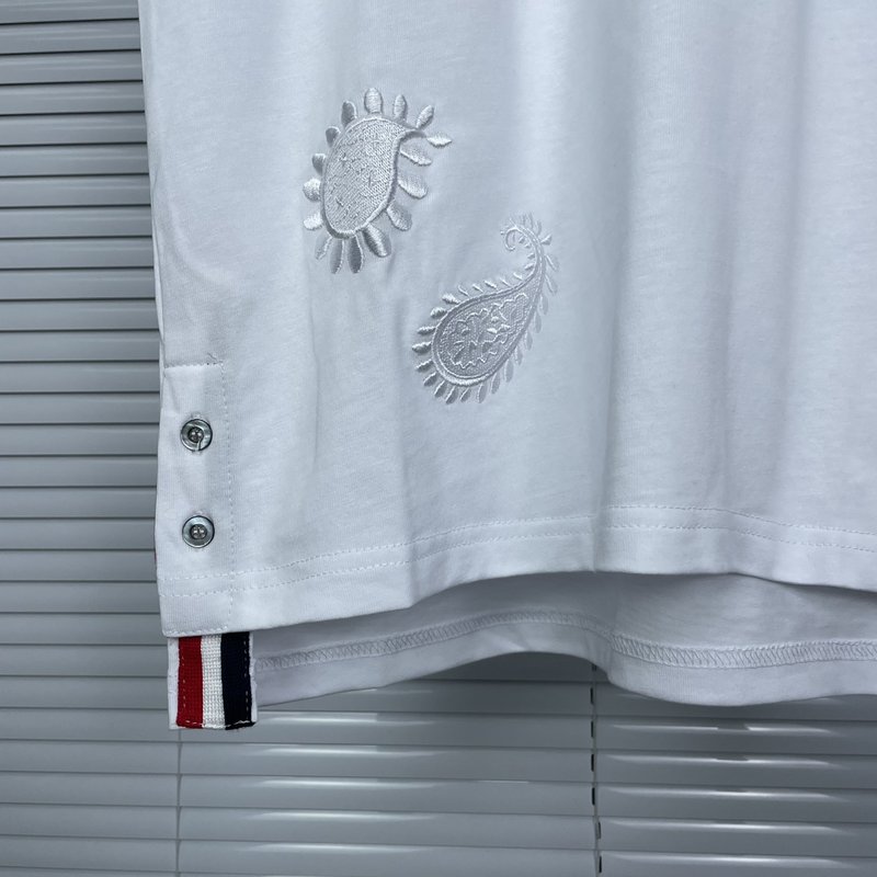 톰브라운 페이즐리 자수 칼라 반팔 티셔츠 001-190951
