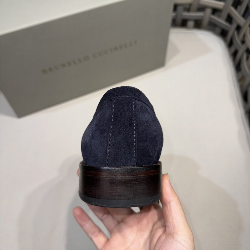 브루넬로 쿠치넬리 말장식 스웨이드 로퍼 001-191526