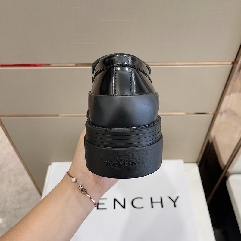 Givenchy 테라 남성 브러쉬드 레더 로퍼 001-191936