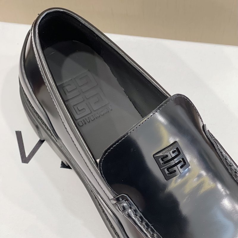Givenchy 테라 남성 브러쉬드 레더 로퍼 001-191936