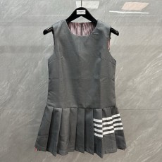 톰브라운 컬리지 스타일 스트라이프 플리츠 원피스 001-192272