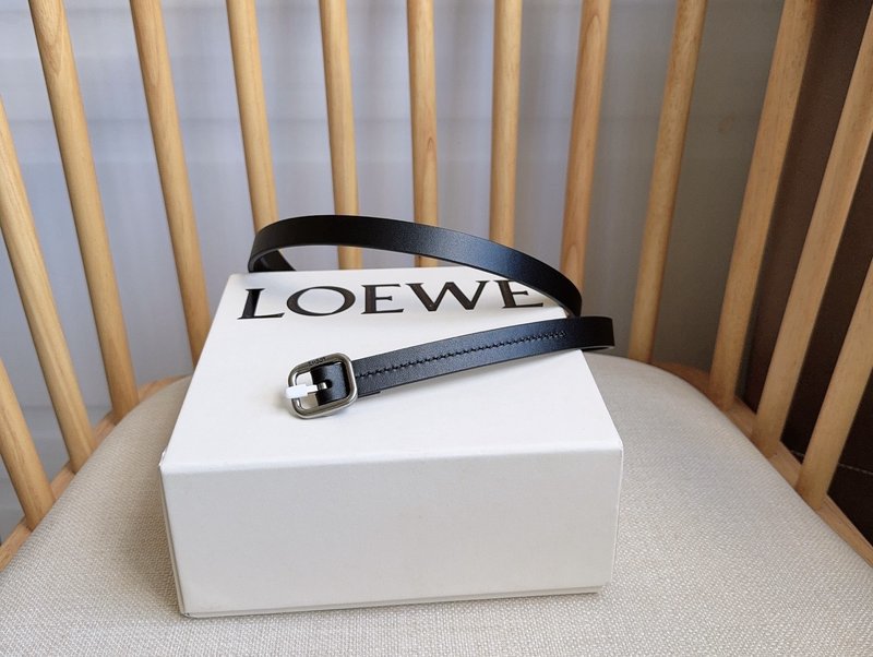 로에웨 LOEWE 클래식 베지터블 가죽 핀 버클 벨트 001-192625
