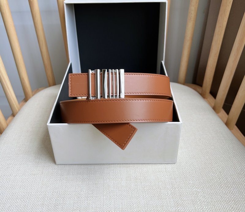 로에베 LOEWE 광택 소 가죽 기하학적 버클 벨트 001-192658