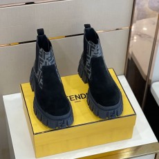 펜디 FENDI 블랙 가죽 앵클 부츠 001-193398