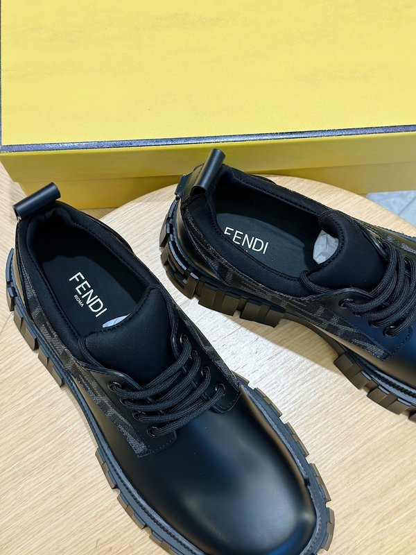 펜디 FENDI Force 시리즈 레더 슈즈 001-193507