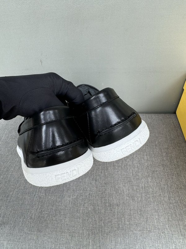 펜디 FENDI 남성 캐주얼 가죽 로퍼 슈즈 001-193517