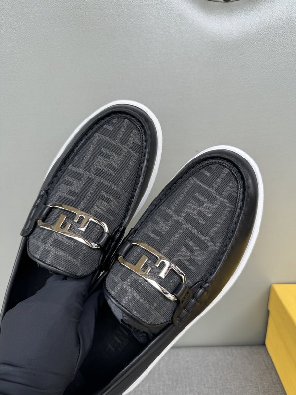 펜디 FENDI 남성 캐주얼 가죽 로퍼 슈즈 001-193517