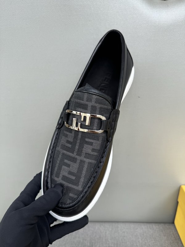 펜디 FENDI 남성 캐주얼 가죽 로퍼 슈즈 001-193517
