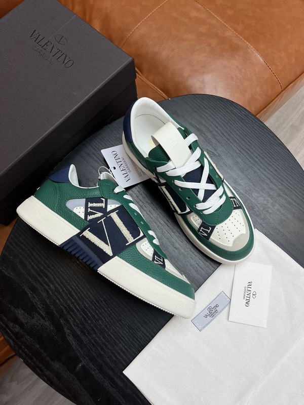 발렌티노 VLTN 로고 콤비네이션 캐주얼 남성화 001-193752