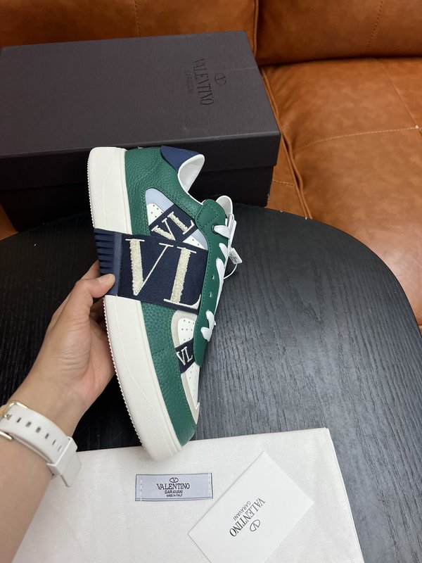 발렌티노 VLTN 로고 콤비네이션 캐주얼 남성화 001-193752