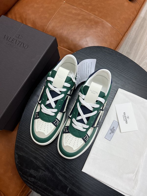 발렌티노 VLTN 로고 콤비네이션 캐주얼 남성화 001-193752